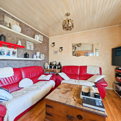 Appartement 4 pièces 240000 €