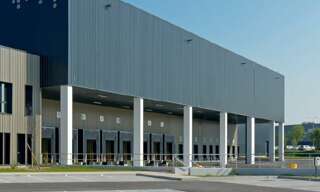 Commerce  5402 m² à louer à Corbas (69960)