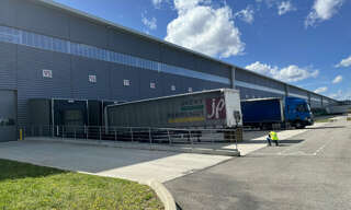 Commerce  24000 m² à louer à Corbas (69960)