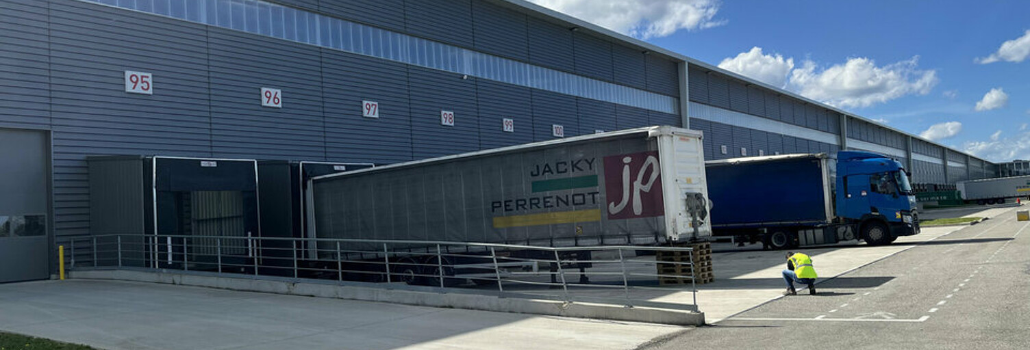 Commerce  24000 m² à louer à Corbas (69960)