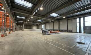 Commerce  7064 m² à louer à Corbas (69960)