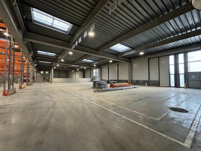 ENTREPOT LOGISTIQUE à LOUER — photo 1