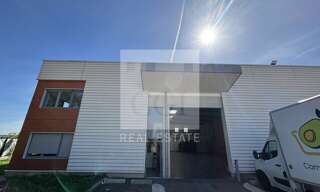 Commerce  682 m² à louer à Saint-Priest (69800)