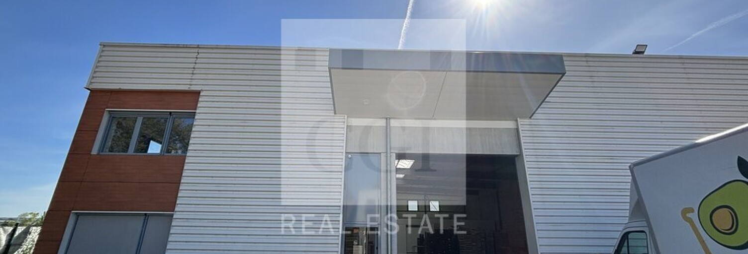 Commerce  682 m² à louer à Saint-Priest (69800)