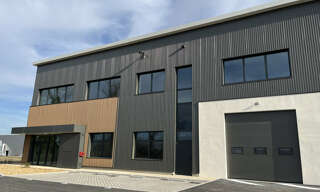 Commerce  3486 m² à louer à Saint-Priest (69800)