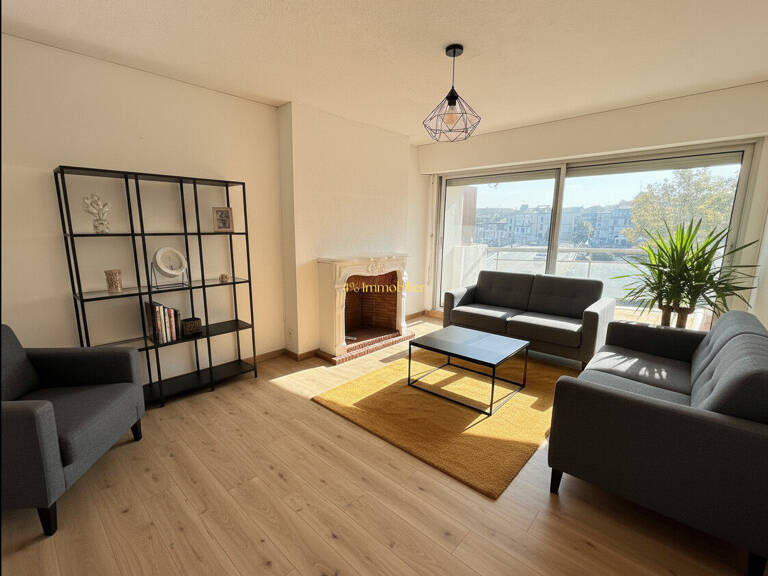 Agde  T3 traversant de 68 m² avec deux terrasses et garage. Vue Hérault — photo 1