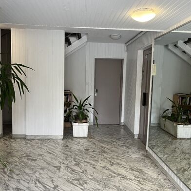 Appartement 6 pièces 285400 €