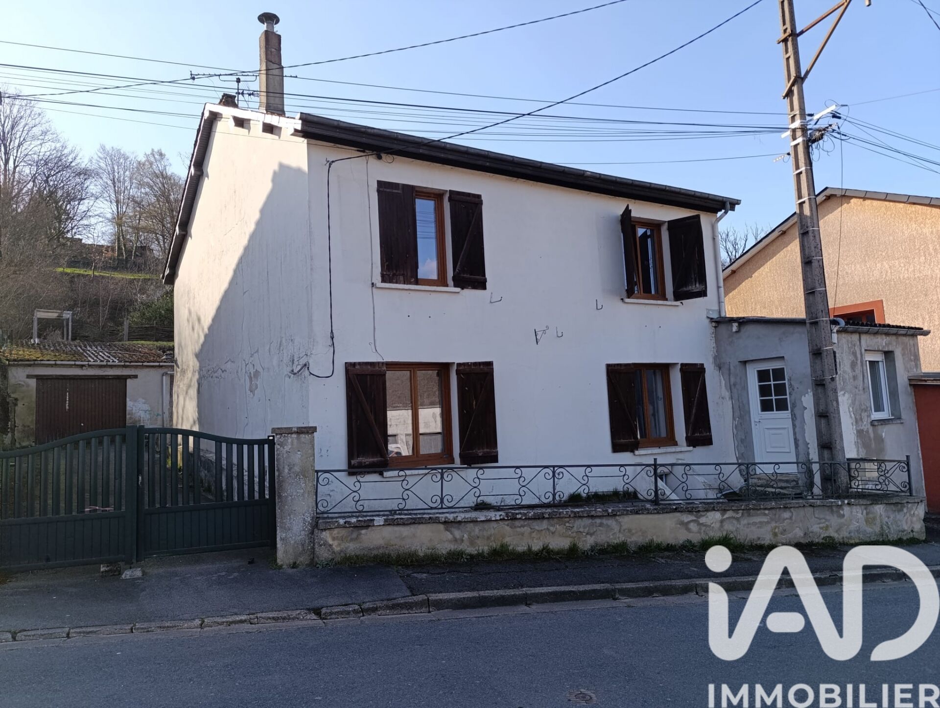 Bogny-Sur-Meuse - 140m² - 8p. - 5ch.