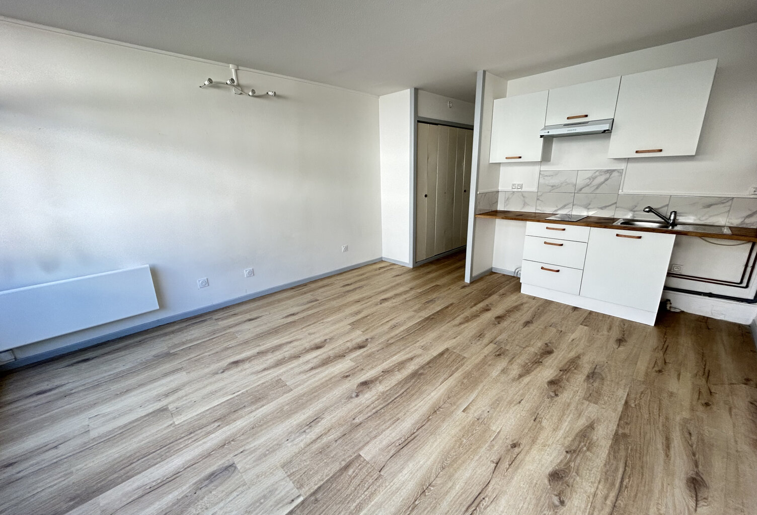 LOURDES ENTRE LE CENTRE-VILLE ET LES SANCTUAIRES - STUDIO - — photo 1