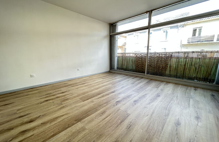 LOURDES ENTRE LE CENTRE-VILLE ET LES SANCTUAIRES - STUDIO - — photo 4