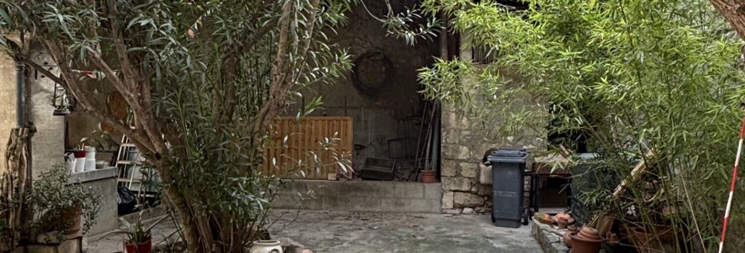 Immeuble  68 m² à vendre à Villeneuve-lès-Avignon (30400)