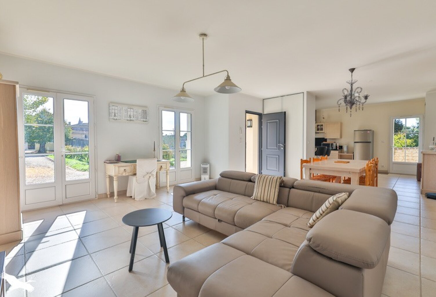 Contemporaine de 4 pièces principales — photo 1