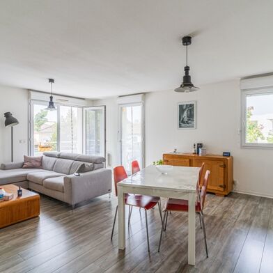 Appartement 4 pièces 307110 €