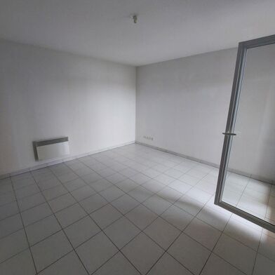 Appartement  590 €