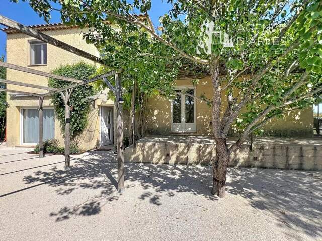Arles – Maison familiale 157 m² – 5 chambres dont 2 de plain-pied – jardin arboré et clos — photo du bien