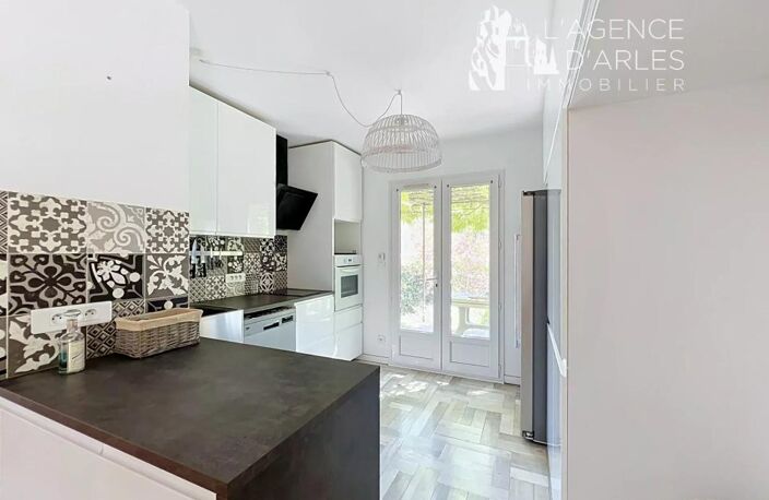 Arles – Maison familiale 157 m² – 5 chambres dont 2 de plain-pied – jardin arboré et clos — photo 3