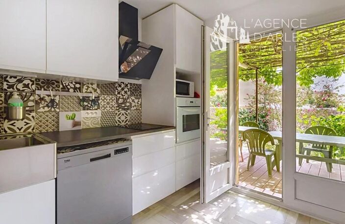 Arles – Maison familiale 157 m² – 5 chambres dont 2 de plain-pied – jardin arboré et clos — photo 4