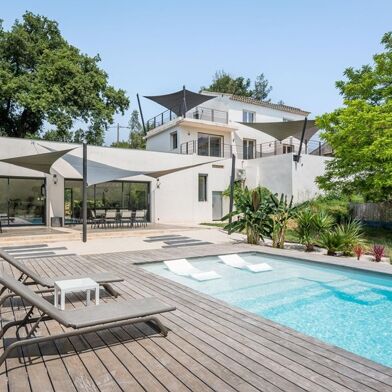 Maison 5 pièces 999990 €