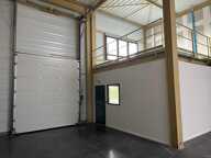 Local d'activité à vendre BOURGOIN JALLIEU (38), local d'une surface totale de 234 m² dont 182 m² d'activité, 26 m² de bureaux aménagés et 26 m² de stockage en mezzanine + 1 stationnement — photo 3