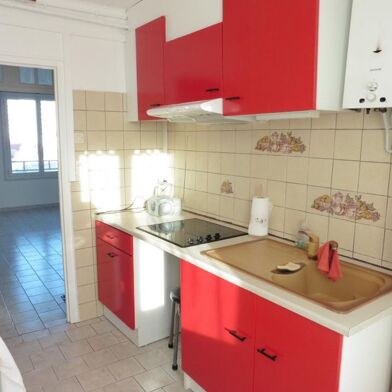 Appartement 3 pièces 700 €