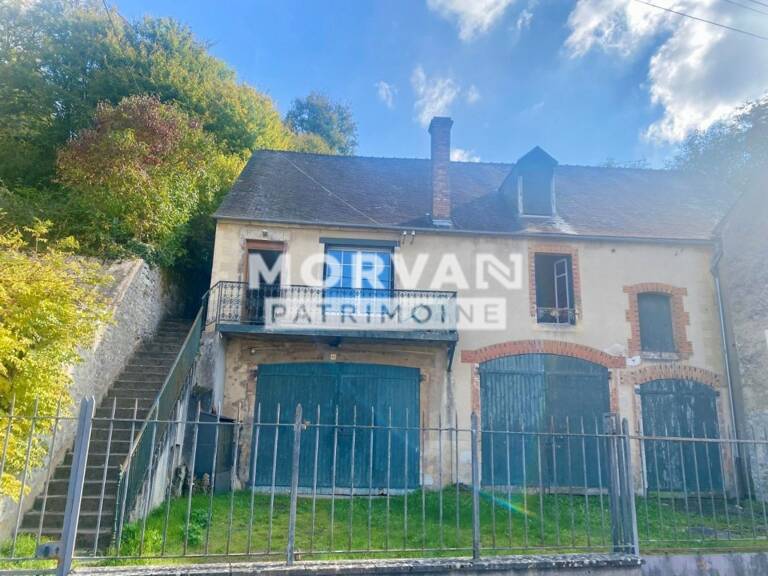 CHATILLON-EN-BAZOIS : MAISON DE BOURG 102.56 m 2 avec grenier aménageable, dépendances 137.86 m2, cour et jardin 858 m2 - 71000 € — photo 1