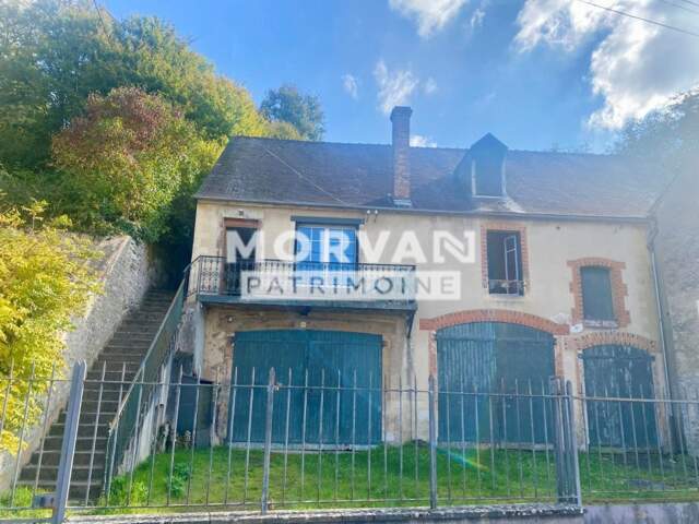 CHATILLON-EN-BAZOIS : MAISON DE BOURG 102.56 m 2 avec grenier aménageable, dépendances 137.86 m2, cour et jardin 858 m2 - 71000 € — photo du bien