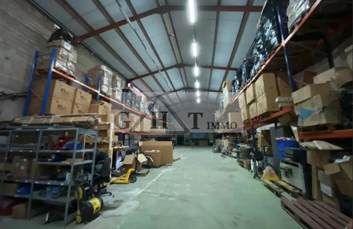 ENTREPOT BUREAUX 1169M² A BAGNOLET — photo 2