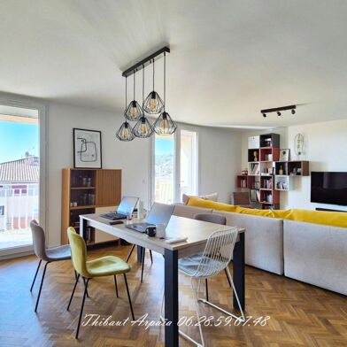 Appartement 5 pièces 240000 €