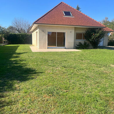 Maison 8 pièces 1600 €