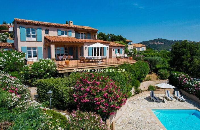 À VENDRE MAGNIFIQUE VILLA DE TYPE PROVENÇAL AUX ISSAMBRES 180M2 VUE MER SUR LE GOLFE DE ST TROPEZ — photo 2
