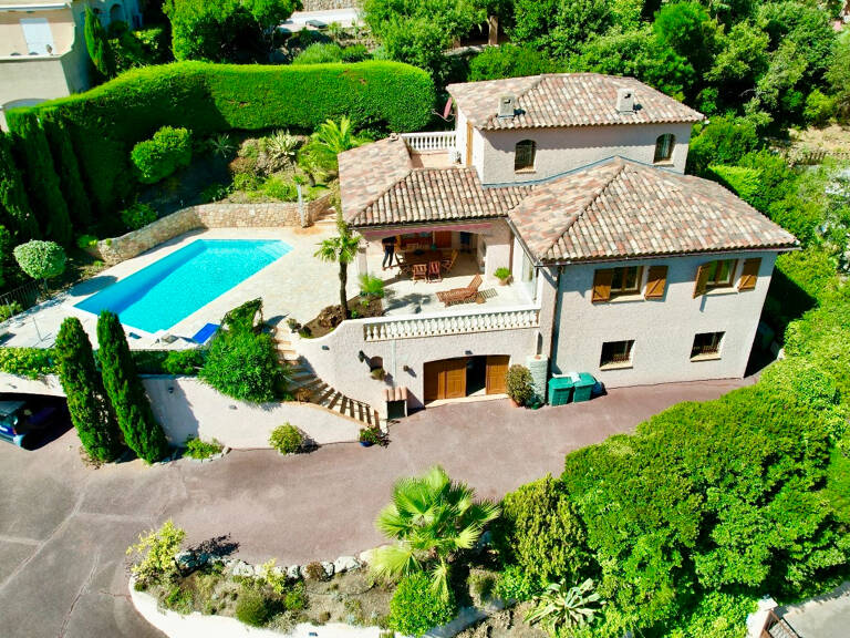 VILLA PROVENÇALE AVEC VUE MER 4 CHAMBRES PISCINE GARAGE, AUX ISSAMBRES — photo 1