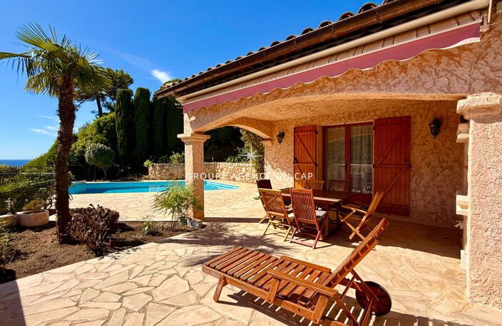 VILLA PROVENÇALE AVEC VUE MER 4 CHAMBRES PISCINE GARAGE, AUX ISSAMBRES — photo 4