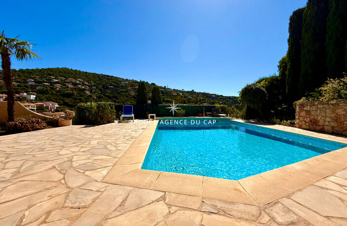 VILLA PROVENÇALE AVEC VUE MER 4 CHAMBRES PISCINE GARAGE, AUX ISSAMBRES — photo 5