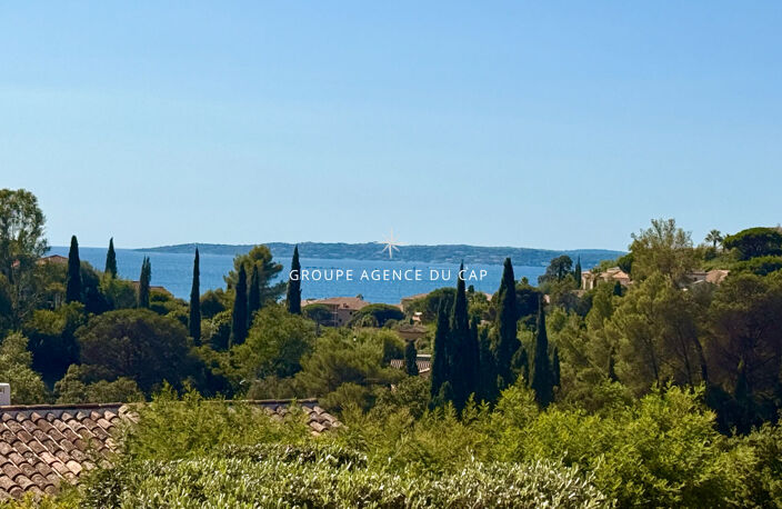 VILLA MODERNE VUE MER SUR LE GOLFE DE SAINT TROPEZ AVEC PISCINE GARAGE ET APPARTEMENT 4 PIECES, AUX ISSAMBRES — photo 3
