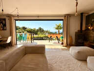 VILLA MODERNE VUE MER SUR LE GOLFE DE SAINT TROPEZ AVEC PISCINE GARAGE ET APPARTEMENT 4 PIECES, AUX ISSAMBRES — photo 4