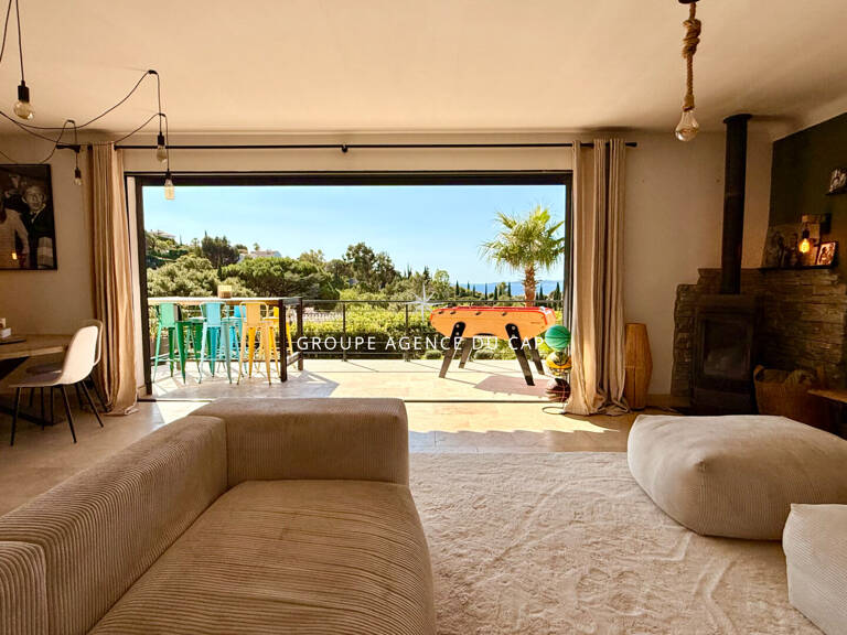 VILLA MODERNE VUE MER SUR LE GOLFE DE SAINT TROPEZ AVEC PISCINE GARAGE ET APPARTEMENT 4 PIECES, AUX ISSAMBRES — photo 1