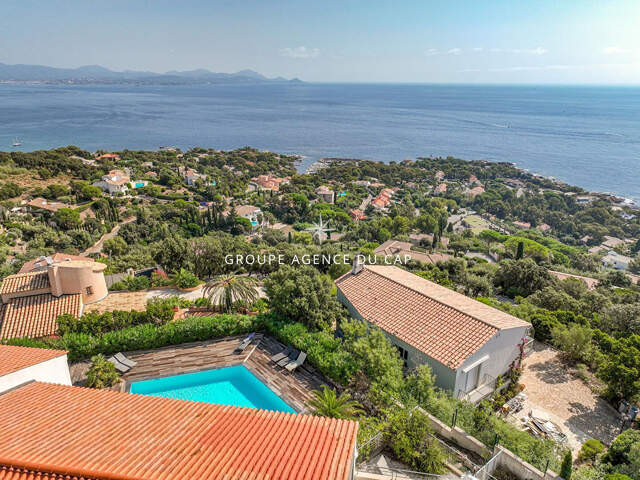 A VENDRE APPARTEMENT 3 PIECES REZ-DE-JARDIN GARAGE CAVE RESIDENCE AVEC PISCINE VUE MER PANORAMIQUE, AUX ISSAMBRES — photo du bien