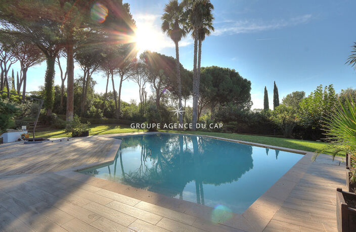 Villa d'exception à vendre à Saint Raphaël - Valescure, 7 pièces, piscine chauffée — photo 2