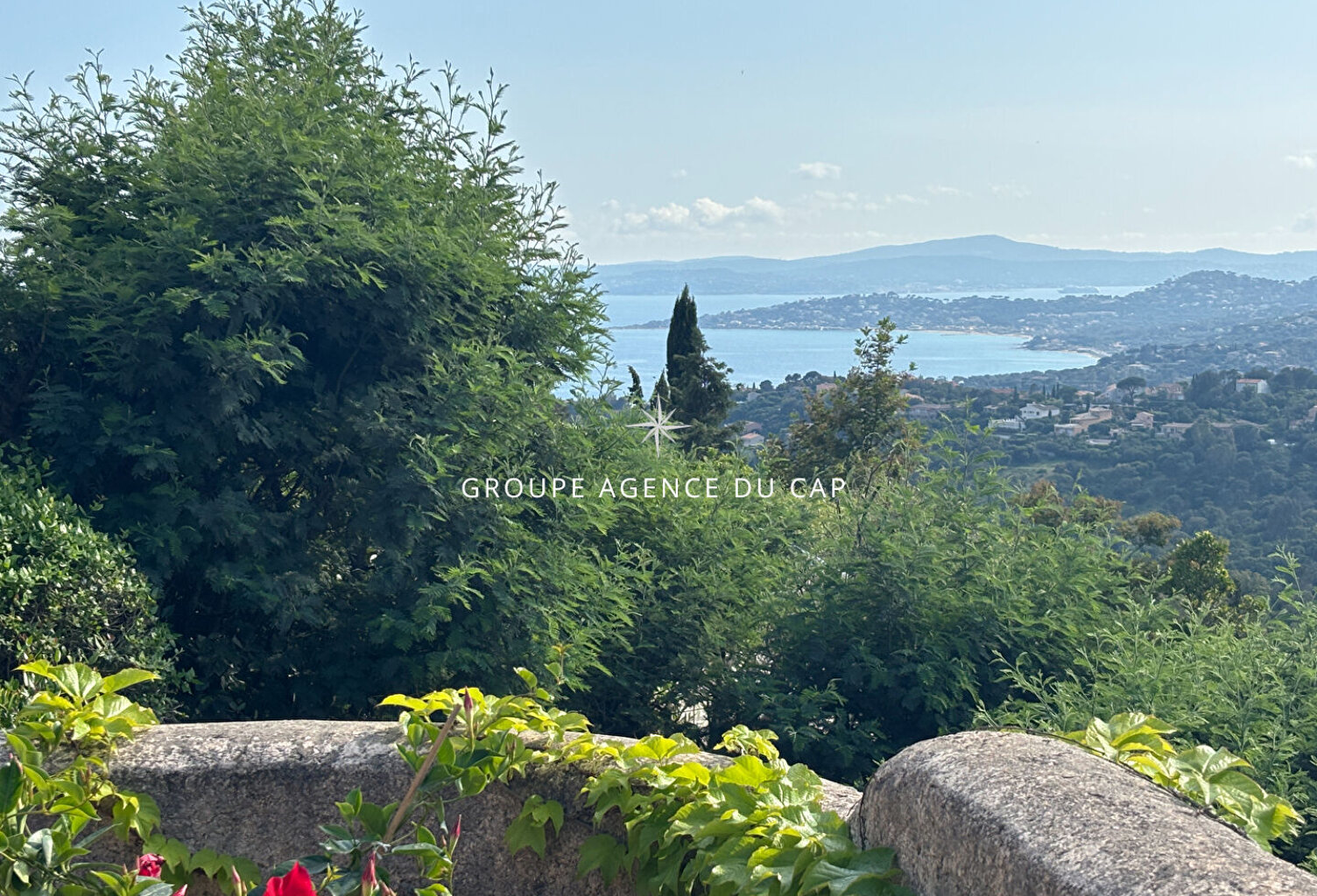 À VENDRE VILLA 5 CHAMBRES VUE MER PARKING AUX ISSAMBRES — photo 1