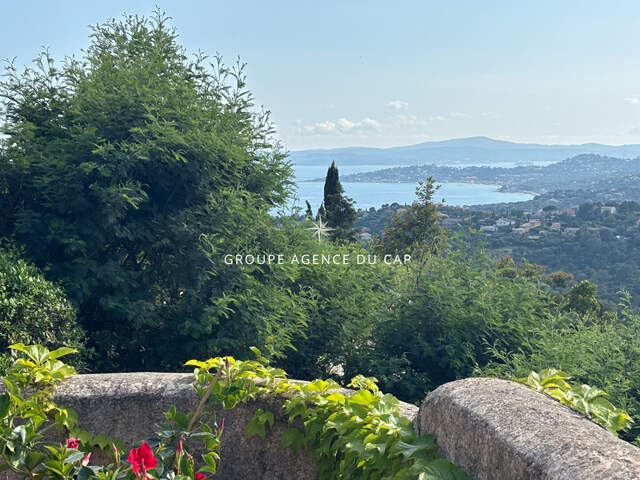 À VENDRE VILLA 5 CHAMBRES VUE MER PARKING AUX ISSAMBRES — photo du bien