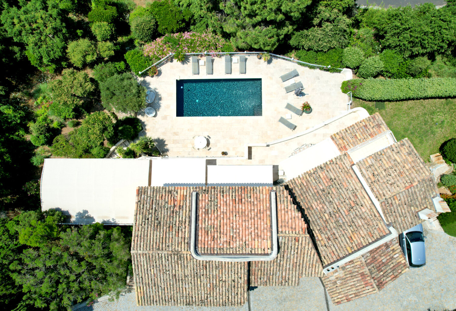 À VENDRE VILLA BEAUX VOLUMES 6 CHAMBRES VUE MER SUD-OUEST PARKINGS AUX ISSAMBRES — photo 1
