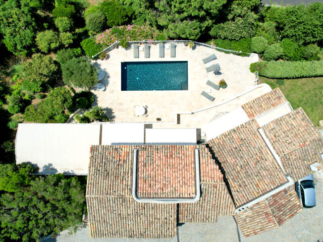 À VENDRE VILLA BEAUX VOLUMES 6 CHAMBRES VUE MER SUD-OUEST PARKINGS AUX ISSAMBRES — photo du bien