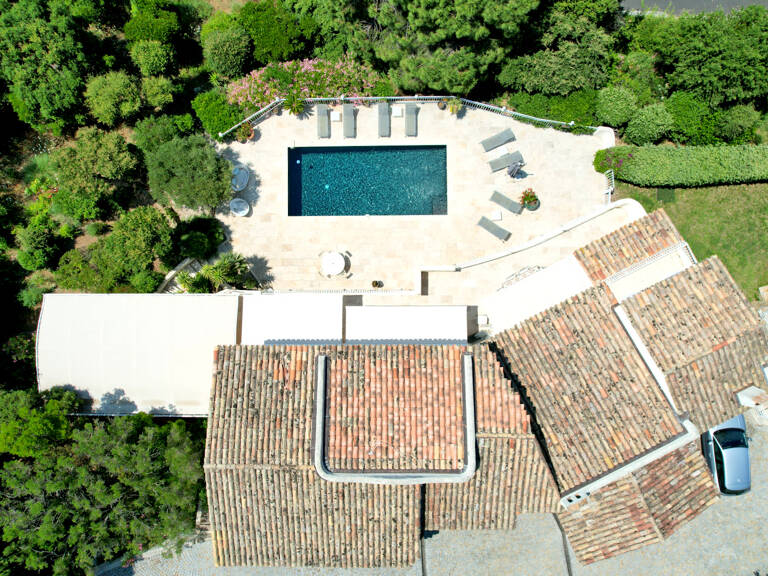 À VENDRE VILLA BEAUX VOLUMES 6 CHAMBRES VUE MER SUD-OUEST PARKINGS AUX ISSAMBRES — photo 1