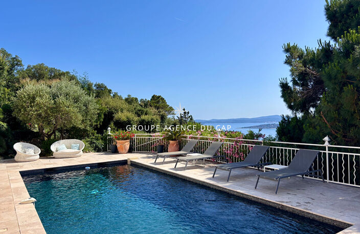 À VENDRE VILLA BEAUX VOLUMES 6 CHAMBRES VUE MER SUD-OUEST PARKINGS AUX ISSAMBRES — photo 4