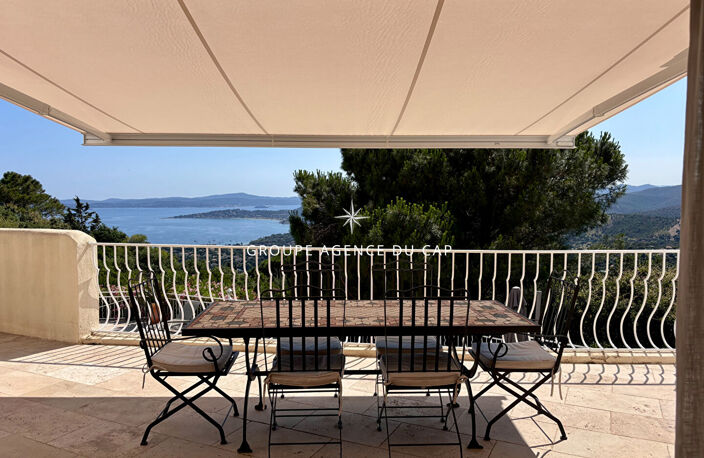 À VENDRE VILLA BEAUX VOLUMES 6 CHAMBRES VUE MER SUD-OUEST PARKINGS AUX ISSAMBRES — photo 5
