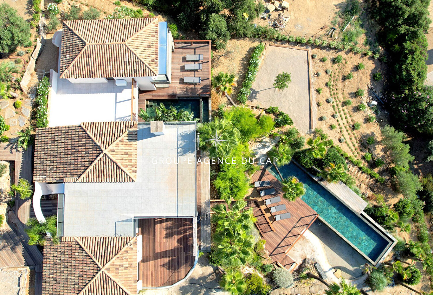 A VENDRE DEUX PROPRIETES CONTEMPORAINES VUE MER SUR LE GOLFE DE SAINT TROPEZ 7 CHAMBRES, A SAINTE MAXIME — photo 1