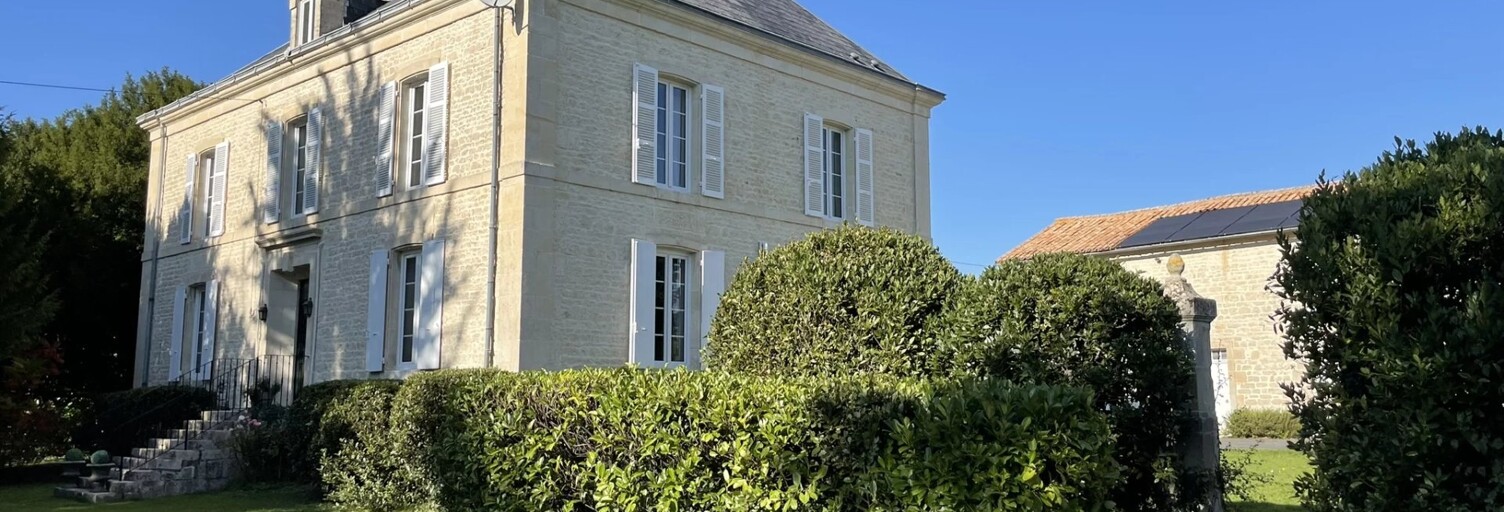 Maison 9 Pièces 295 m² à vendre à Fontenay-le-Comte (85200)