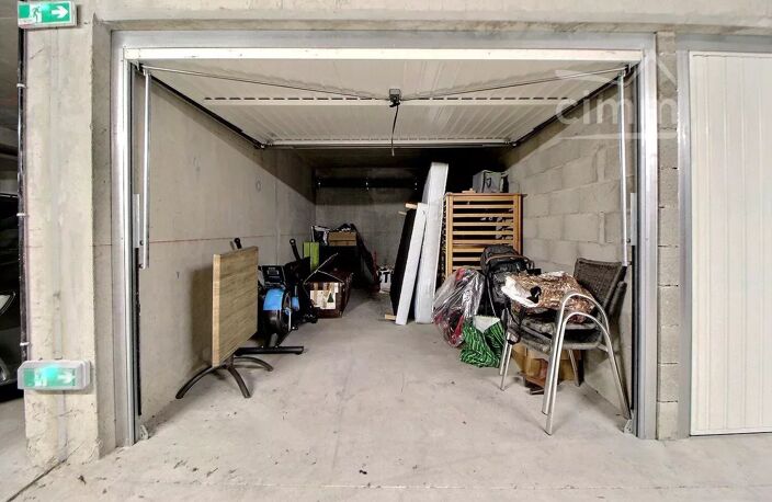 À VENDRE - SAINT JEAN DE VEDAS - GARAGE BOXÉ — photo 3