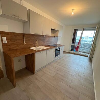 Appartement 5 pièces 830 €