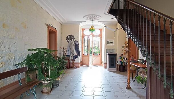 Villa / Maison 12 pièces  à vendre Saintes 17100